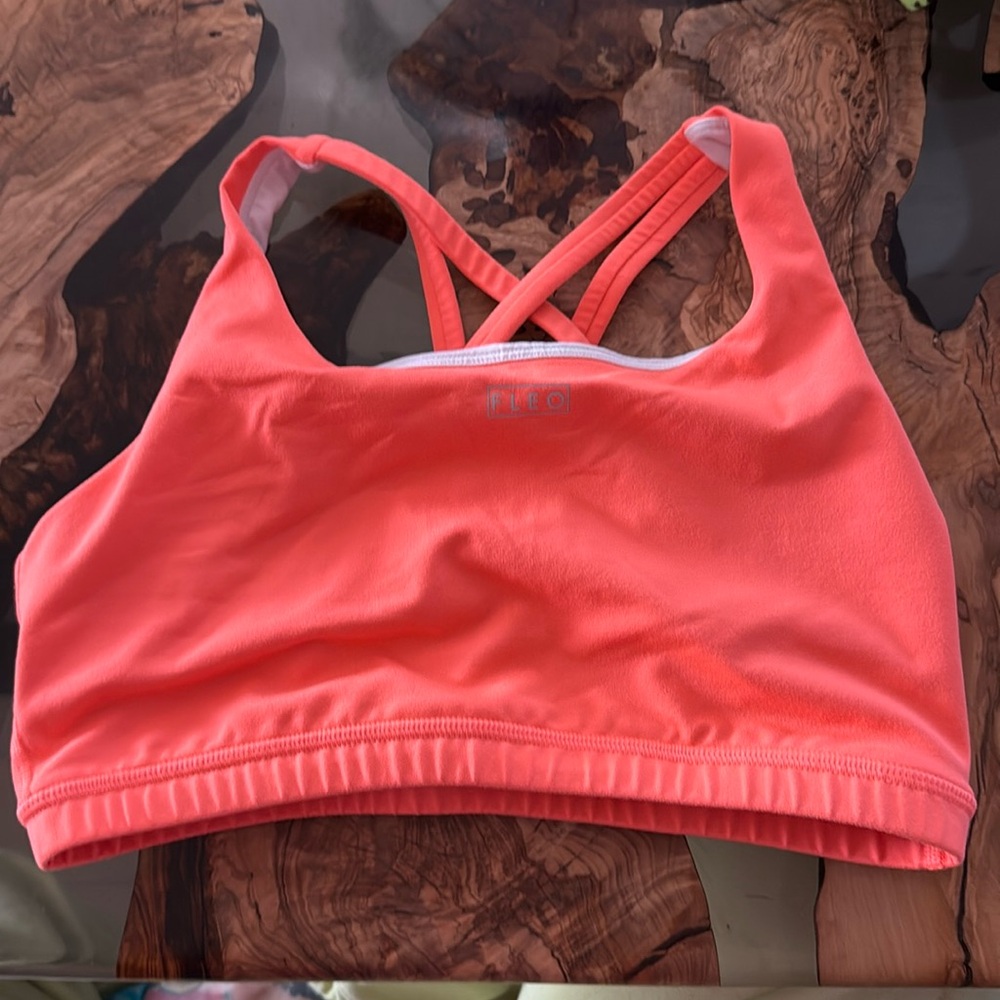 Fleo Isla sports bra. Neon coral. Large